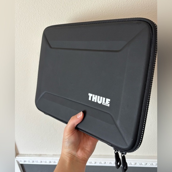 Thule Gauntlet Sleeve MacBook® Pro 14" Laptop Hardshell Case - Picture 2 of 4